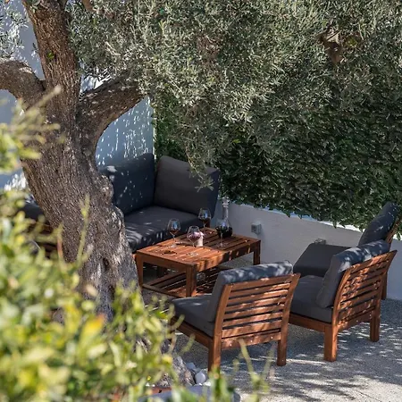 Petra With Private Pool Apartamento Makarska