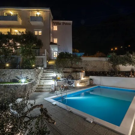 Petra Apartment *